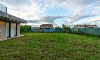 Casa cuatro dormitorios Country Vida Funes