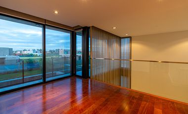 Casa cuatro dormitorios Country Vida Funes