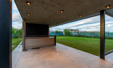 Casa cuatro dormitorios Country Vida Funes