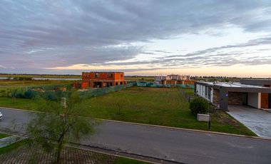 Casa cuatro dormitorios Country Vida Funes