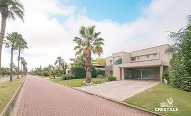 Venta / permuta | Casa 3 dormitorios en Funes Hills Miraflores | Barrio privado