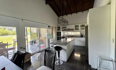 VENTA CASA SAN SEBASTIAN AREA 2 - 4 AMBIENTES