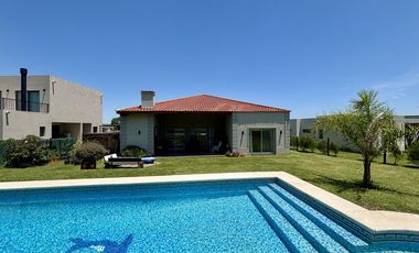 VENTA CASA SAN SEBASTIAN AREA 2 - 4 AMBIENTES