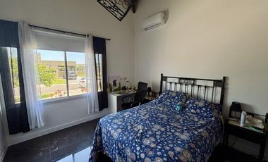 VENTA CASA SAN SEBASTIAN AREA 2 - 4 AMBIENTES