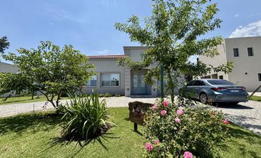 VENTA CASA SAN SEBASTIAN AREA 2 - 4 AMBIENTES