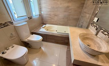 Casa de 5 ambietnes en Venta en Haras Santa María Escobar Barrio El Remanso