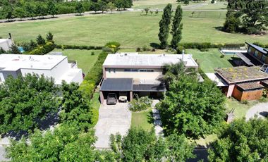 Casa de 5 ambietnes en Venta en Haras Santa María Escobar Barrio El Remanso