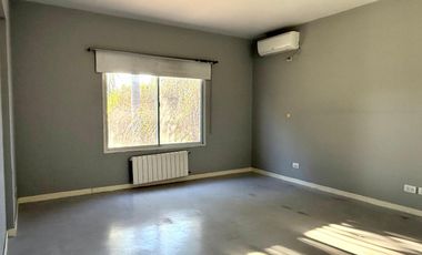 EL PORTILLO- Pilar Casa en VENTA 6 AMBIENTES CON GALERIA, JARDIN Y PILETA 4 cocheras