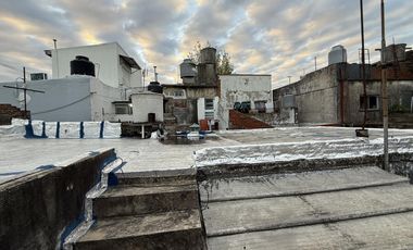 Casa de 4 ambientes con local al frente VENTA