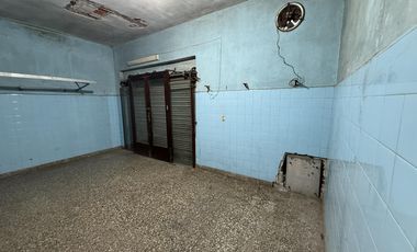 Casa de 4 ambientes con local al frente VENTA