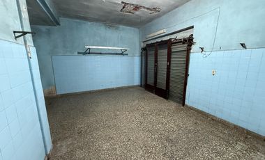 Casa de 4 ambientes con local al frente VENTA