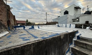 Casa de 4 ambientes con local al frente VENTA