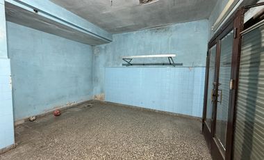 Casa de 4 ambientes con local al frente VENTA