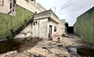 Venta casa de 3 ambientes con cochera y patio en Sarandí