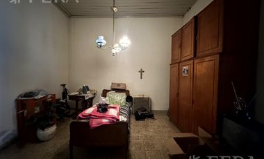 Venta casa de 3 ambientes con cochera y patio en Sarandí