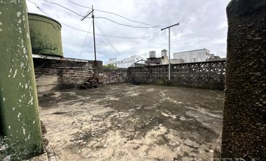 Venta casa de 3 ambientes con cochera y patio en Sarandí