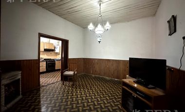 Venta casa de 3 ambientes con cochera y patio en Sarandí