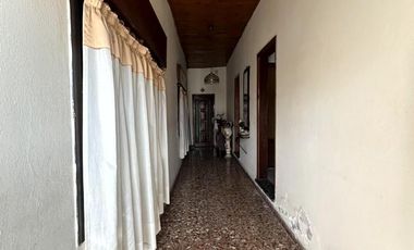 Venta casa de 3 ambientes con cochera y patio en Sarandí