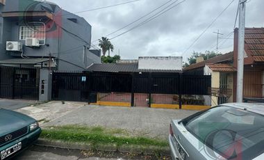 Casa 3 ambientes   depto 2 ambientes y galpon