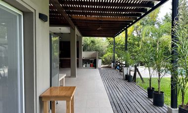 VENTA-Casa-La Montura-5 Ambientes-4 dormitorios-Dependencia-Lote Interno-Pileta