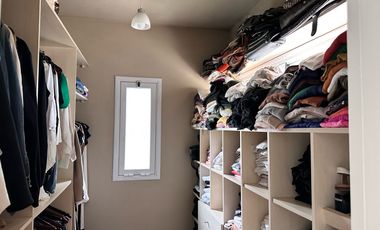 VENTA-Casa-La Montura-5 Ambientes-4 dormitorios-Dependencia-Lote Interno-Pileta