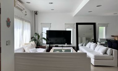 VENTA-Casa-La Montura-5 Ambientes-4 dormitorios-Dependencia-Lote Interno-Pileta