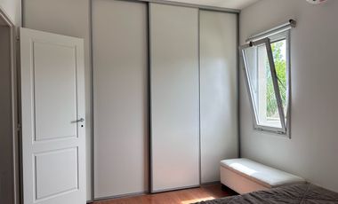 VENTA-Casa-La Montura-5 Ambientes-4 dormitorios-Dependencia-Lote Interno-Pileta