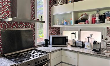 VENTA-Casa-La Montura-5 Ambientes-4 dormitorios-Dependencia-Lote Interno-Pileta