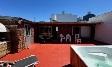 PH en planta alta en venta en Victoria!