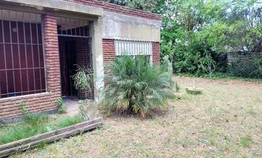 Casa  4 amb. /  Quinta  1200 m2 de terreno -  BERAZATEGUI - VENTA