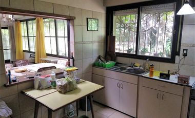 Casa  4 amb. /  Quinta  1200 m2 de terreno -  BERAZATEGUI - VENTA