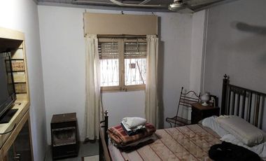 Casa  4 amb. /  Quinta  1200 m2 de terreno -  BERAZATEGUI - VENTA