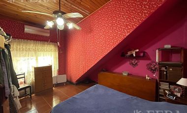 Venta de casa 6 ambientes con cochera en Villa Dominico
