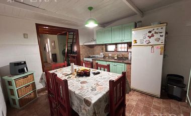 Venta de casa 6 ambientes con cochera en Villa Dominico