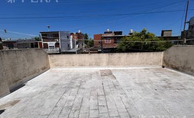 Venta de casa 6 ambientes con cochera en Villa Dominico