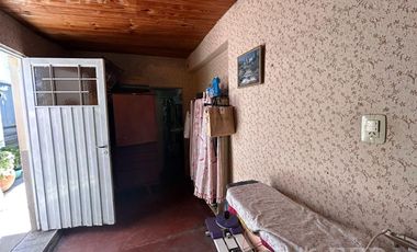 Venta de casa 6 ambientes con cochera en Villa Dominico