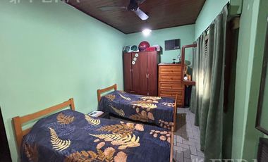 Venta de casa 6 ambientes con cochera en Villa Dominico