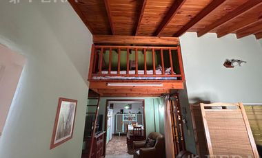 Venta de casa 6 ambientes con cochera en Villa Dominico