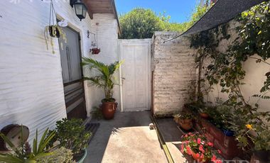 Venta de casa 6 ambientes con cochera en Villa Dominico