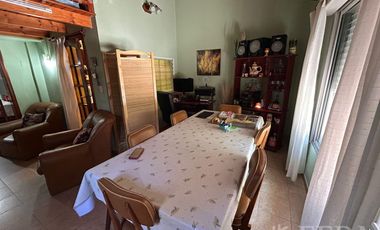 Venta de casa 6 ambientes con cochera en Villa Dominico