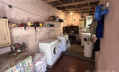 Venta de casa 6 ambientes con cochera en Villa Dominico