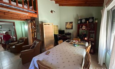 Venta de casa 6 ambientes con cochera en Villa Dominico