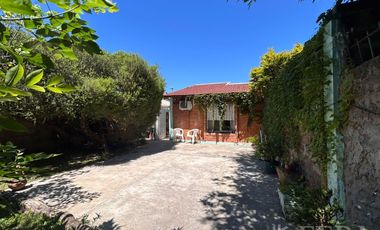 Venta de casa 6 ambientes con cochera en Villa Dominico