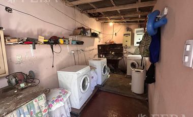 Venta de casa 6 ambientes con cochera en Villa Dominico