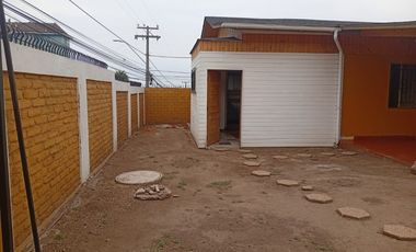 SE VENDE CASA ESQUINA EN BAQUEDANO