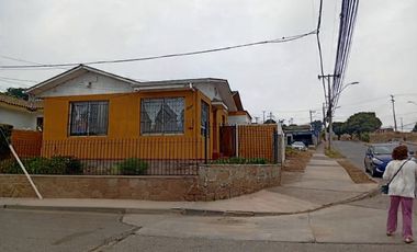 SE VENDE CASA ESQUINA EN BAQUEDANO