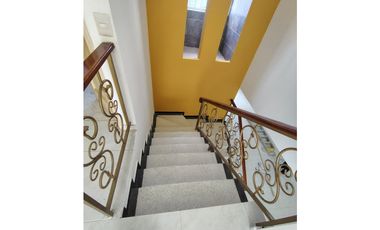 SE ARRIENDA CASA DE DOS PISOS EN BARRIO LA CASTELLANA DE MONTERIA