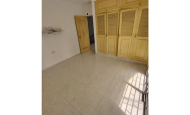 SE ARRIENDA CASA DE DOS PISOS EN BARRIO LA CASTELLANA DE MONTERIA