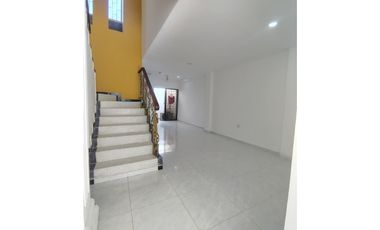 SE ARRIENDA CASA DE DOS PISOS EN BARRIO LA CASTELLANA DE MONTERIA