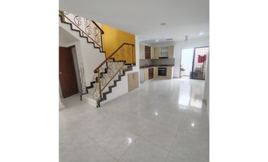 SE ARRIENDA CASA DE DOS PISOS EN BARRIO LA CASTELLANA DE MONTERIA